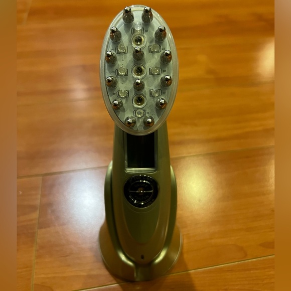 Creation Of Beauty RF & Laser Hair Regrowth Comb (Rechargeable) - Picture 2 of 9